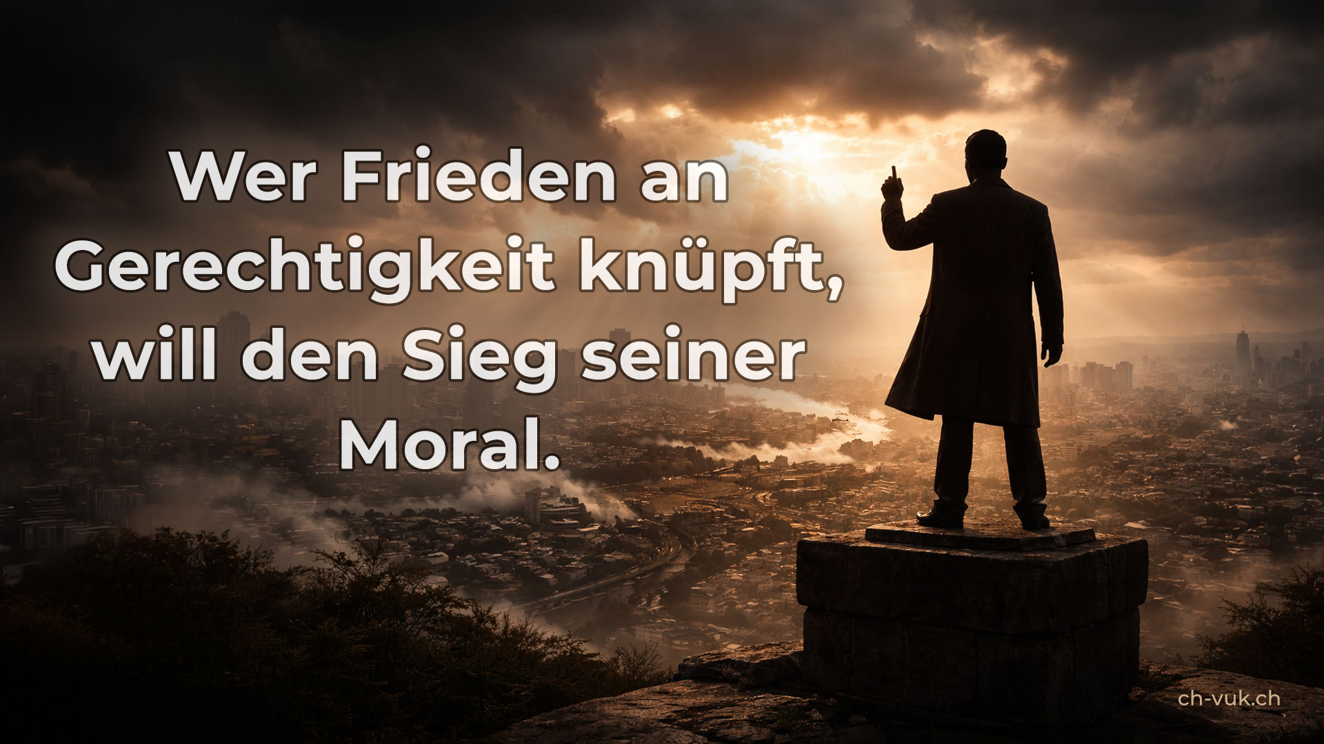 Silhouette eines Mannes auf einem Podest mit erhobenem Finger über einer Stadt im Abendlicht – Sinnbild für moralische Durchsetzung von Gerechtigkeit.